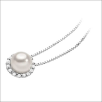 Collana Oro Bianco con ciondolo Perla e cornice di diamanti, elegante gioiello raffinato