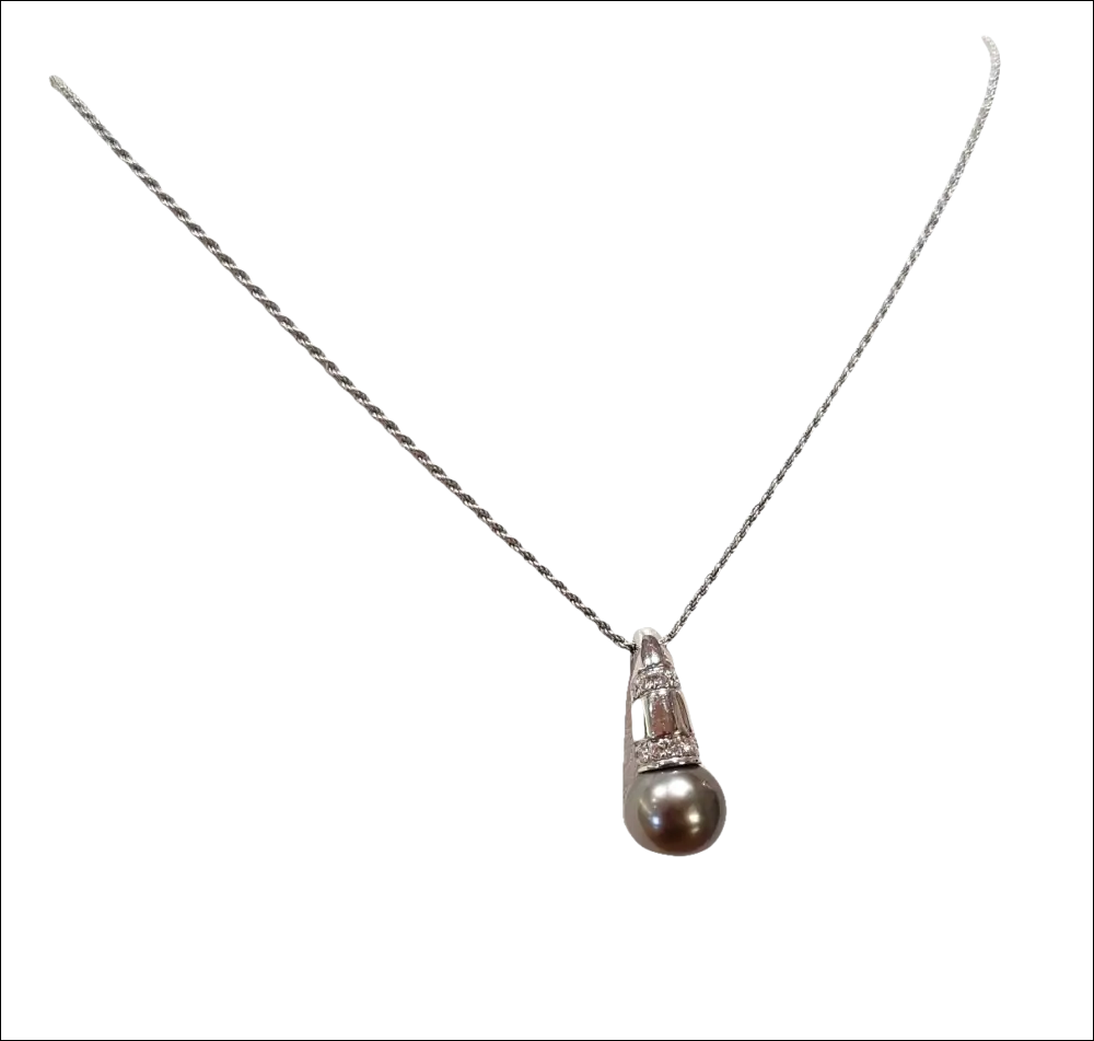Collana diamanti e perla nera Tahiti con pendente di perla su catena d’argento