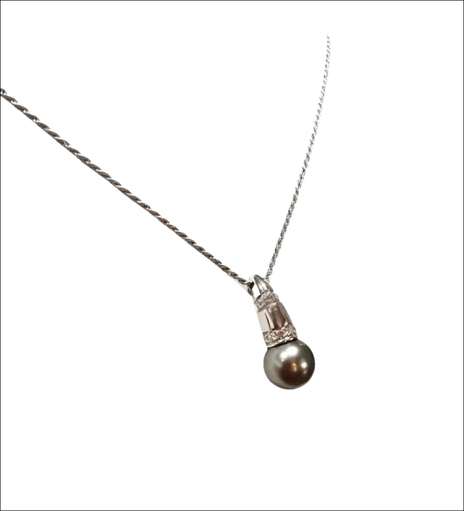Collana diamanti e perla nera Tahiti di Salvini con elegante pendant in perla