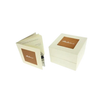 Scatola regalo avorio con coperchio marrone e libretto aperto per Collana Salvini Cuore Oro Bianco e Diamanti