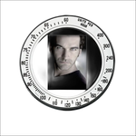 Misuratore circolare bianco e nero con ritratto uomo al centro del Cornice Argento Bilaminato Tribute to Time |bonini-gioielli