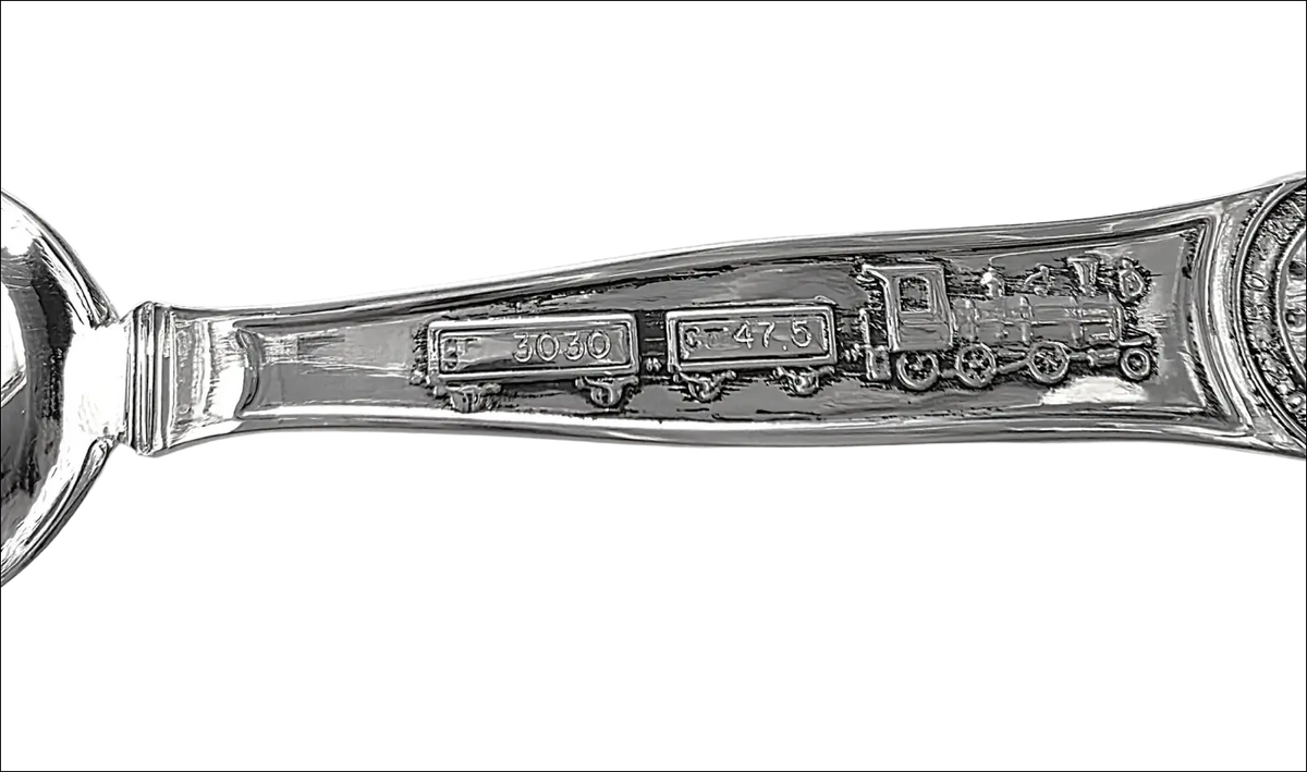 Cucchiaio argento Trenino Zaramella Argenti con trenino inciso dettagliato