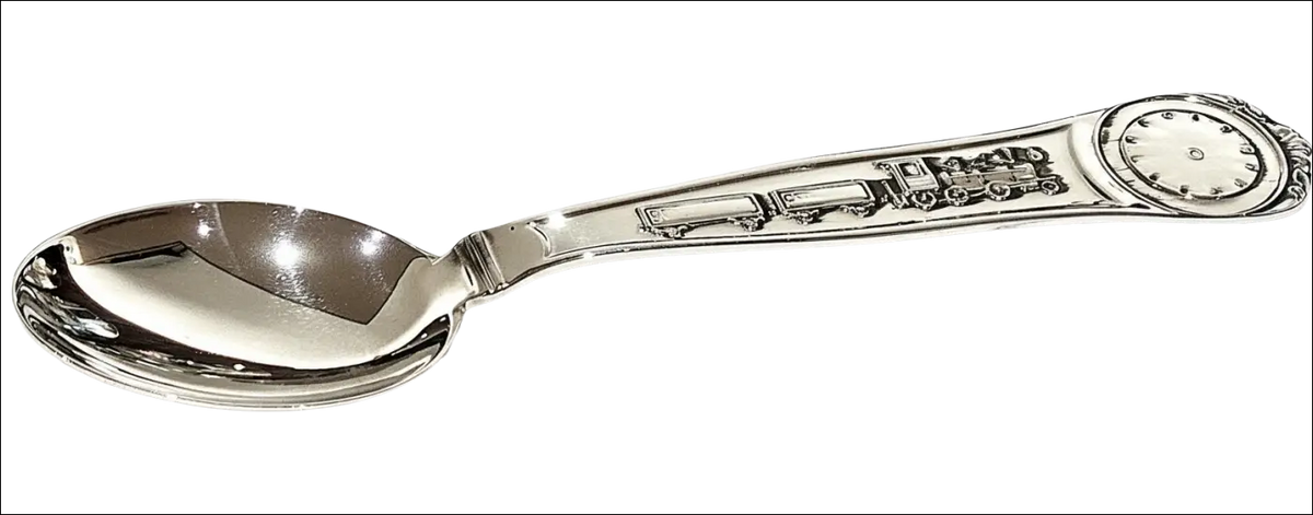 Cucchiaio argento Trenino Zaramella Argenti con incisione treno e orologio