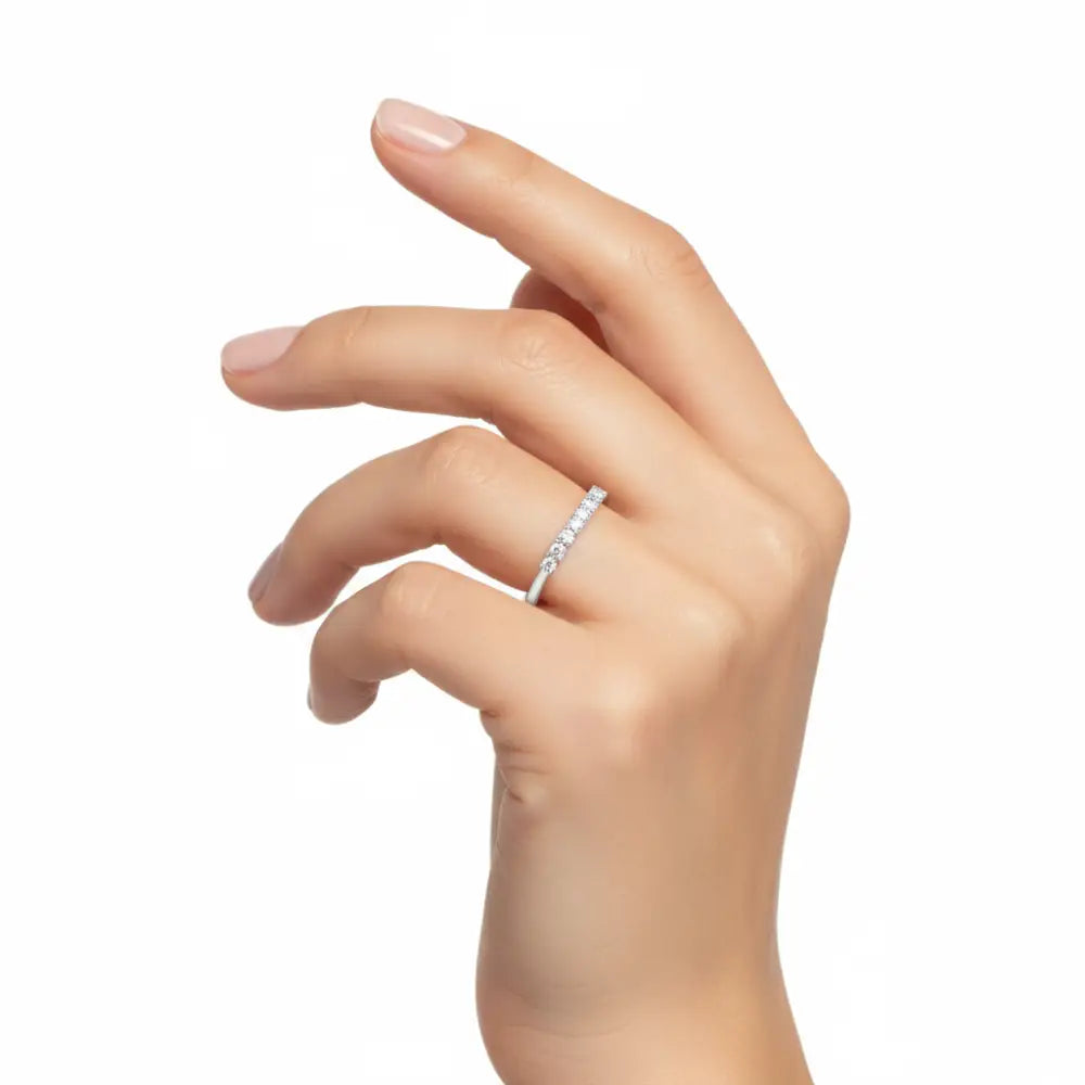 Fedina COMETE 7 Diamanti Oro Bianco Momenti ANB 2681 indossata|bonini-gioielli