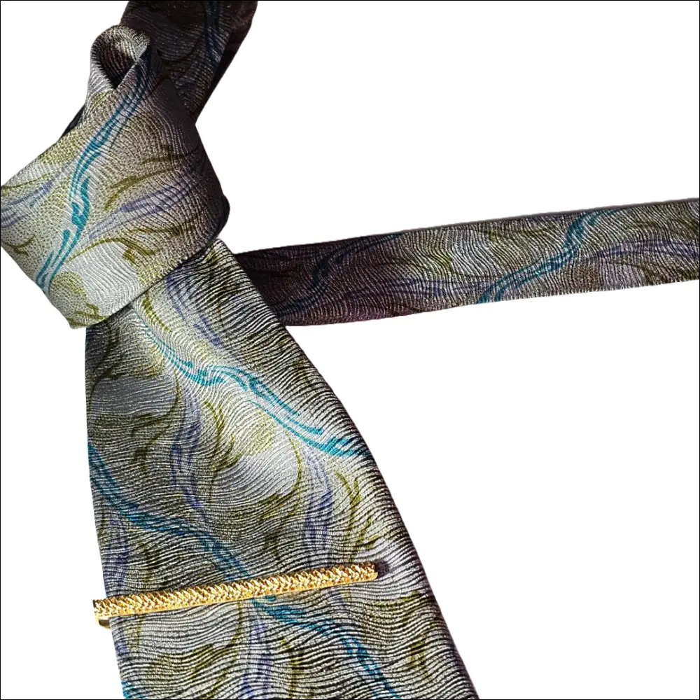 Fermacravatta Oro Giallo UNOAERRE con cravatta grigia seta motivi blu verdi