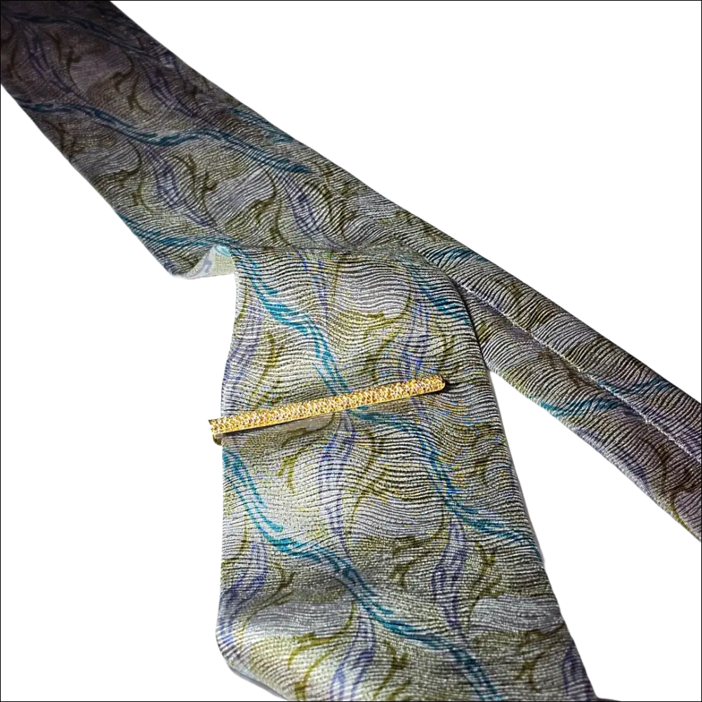 Fermacravatta Oro Giallo UNOAERRE su cravatta seta verde blu grigio