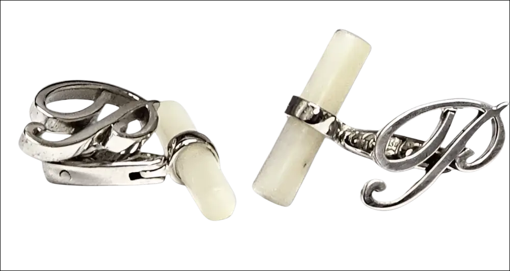 Gemelli argento Obsigno lettera P con eleganti swirl e accenti bianchi