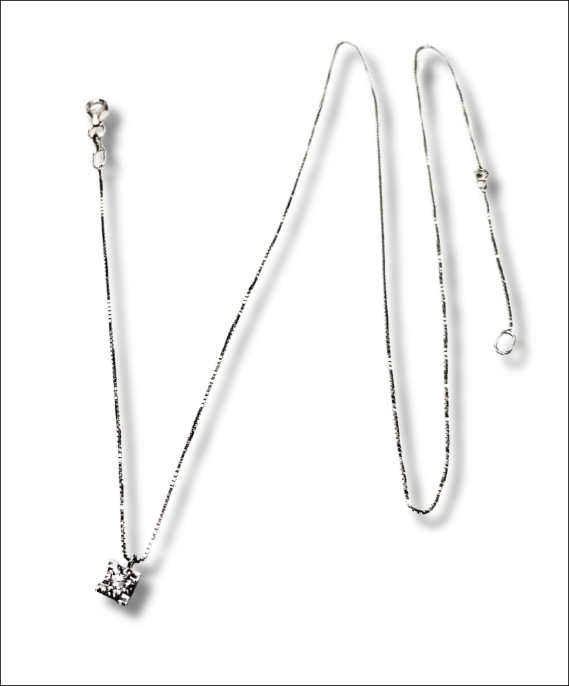Girocollo oro bianco con pendente quadrato in cristallo e diamante ct 0,22