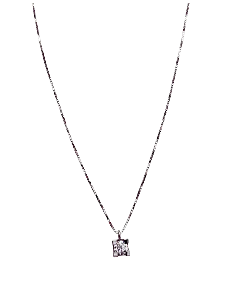 Girocollo oro bianco con pendente quadrato e diamante ct 0,22