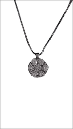 Girocollo Punto Luce Fiore in oro bianco e diamanti con catena scura e pietre chiare
