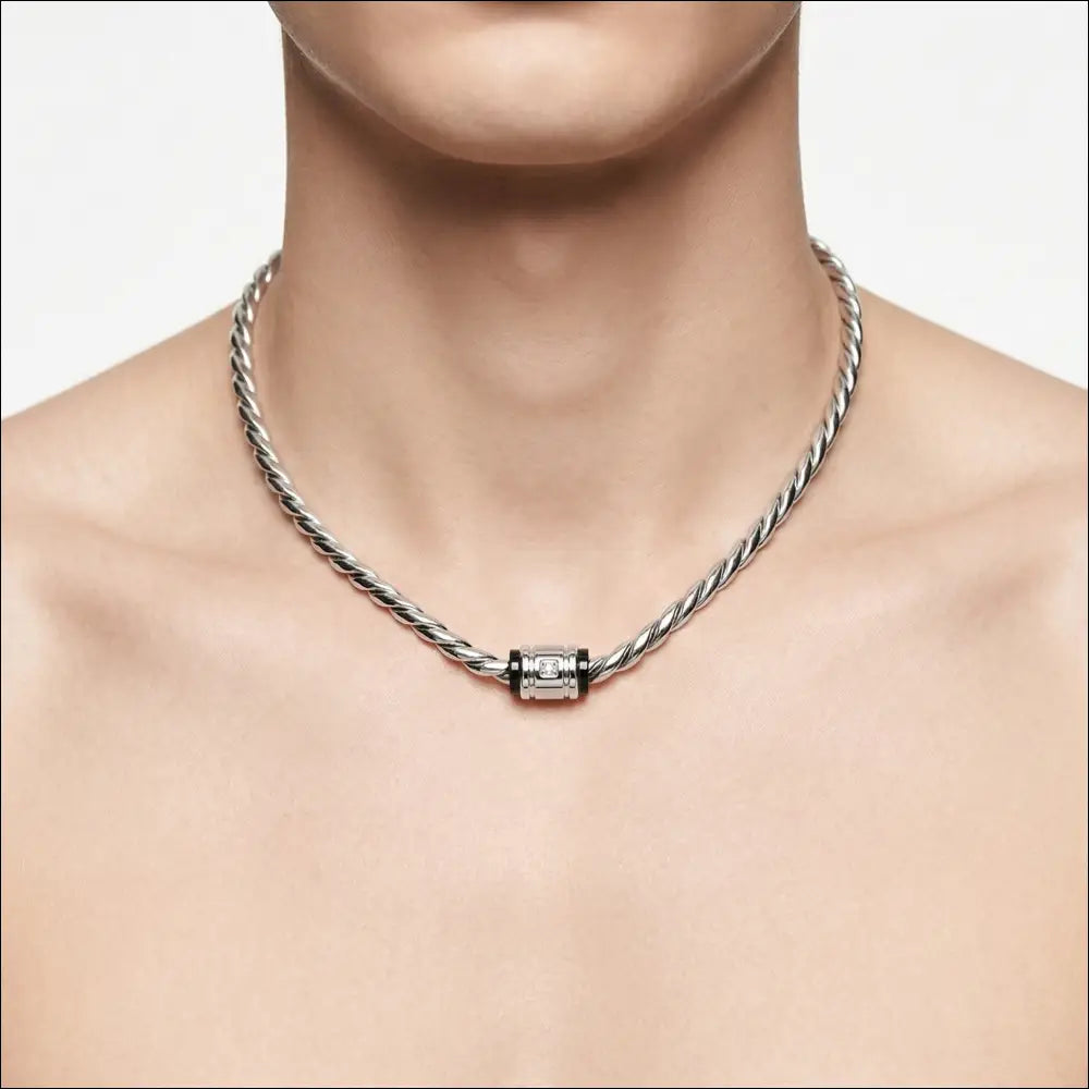 Girocollo Uomo Comete acciaio, PVD nero e diamante UGL 774|bonini-gioielli