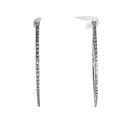 Orecchini cerchio oro bianco e diamanti con luce scintillante