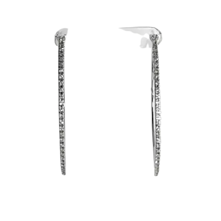 Orecchini cerchio oro bianco e diamanti con luce scintillante