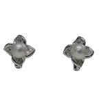 Orecchini oro bianco a fiore con perla e diamanti di Salvini|bonini-gioielli