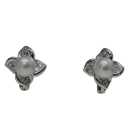 Orecchini oro bianco a fiore con perla e diamanti di Salvini|bonini-gioielli