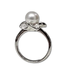 anello oro bianco a fiore con perla e diamanti parure con orecchini oro bianco di Salvini|bonini-gioielli