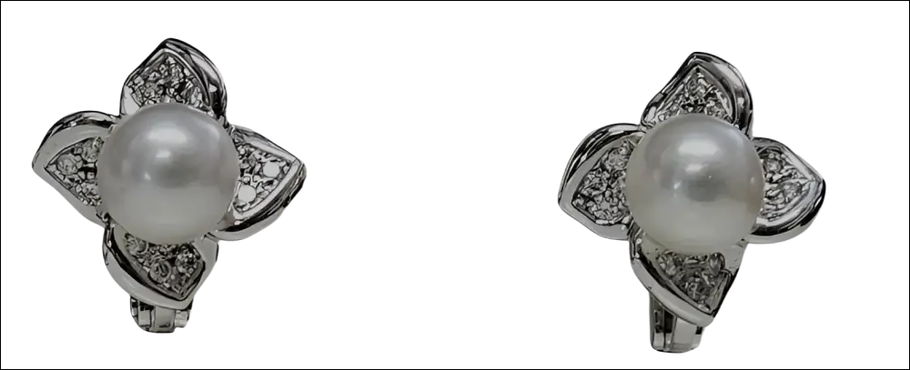 Orecchini Salvini Oro Bianco con perla e diamanti a forma di fiore