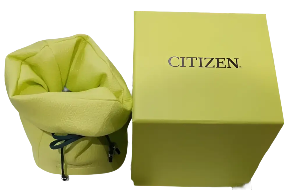 Scatola e pochette verde Chartreuse dell’orologio Citizen EM0896-89Y bicolore