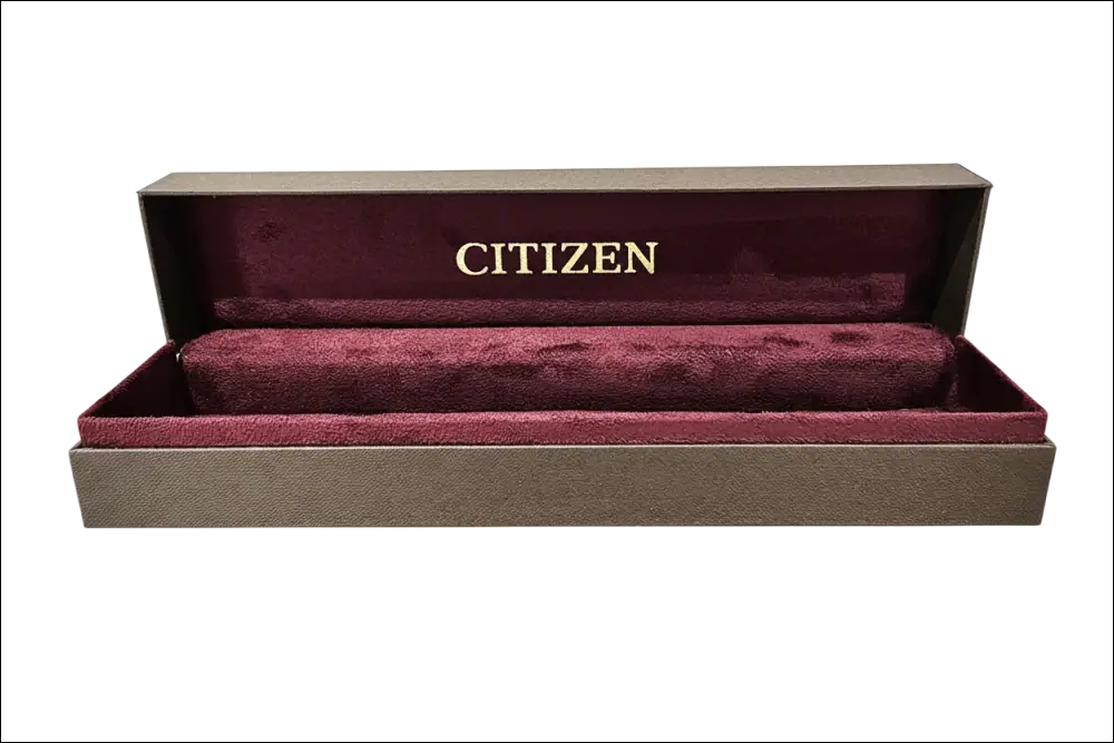 Scatola Citizen in pelle marrone con interno velluto bordeaux e lettere oro per Tsuno Chrono Quartz AN3660-73X
