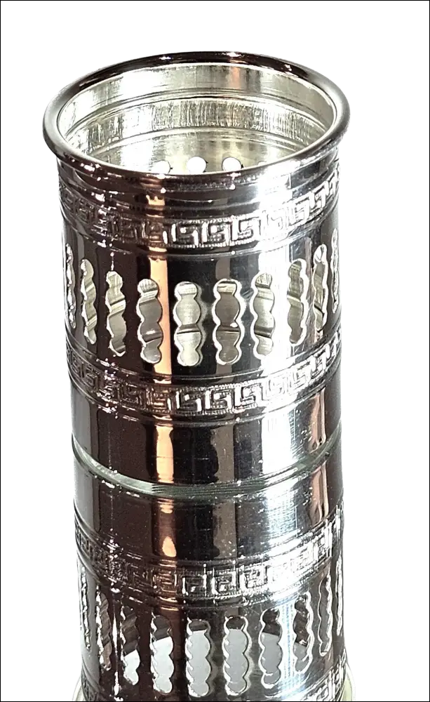 Portafiammiferi Argento Greggio: portacandele cilindrico in argento con tagli greca e scrollwork