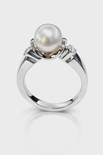 Anello Oro Bianco, Perla e due Diamanti Salvini|bonini-gioielli