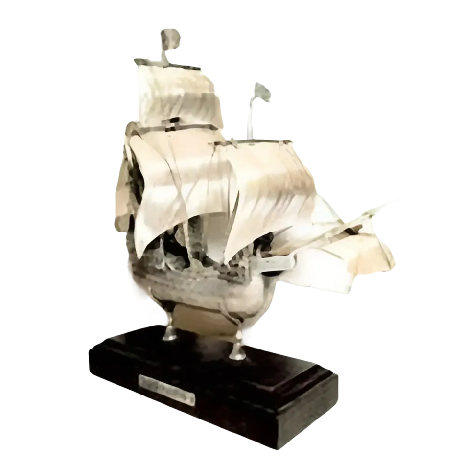 Modello di nave Santa Maria in Argento 800 con vele su base in legno scuro