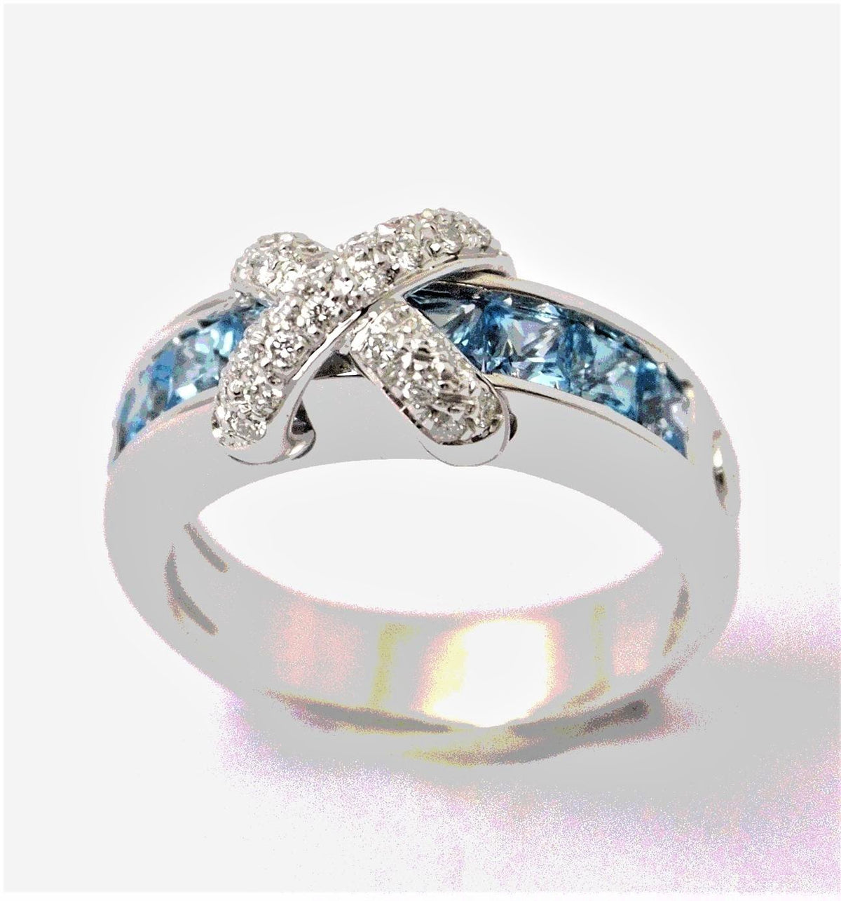 Regala l'anello diamanti e topazi azzurri di CENTOVENTUNO a soli € 1.092,00 da bonini-gioielli|bonini-gioielli