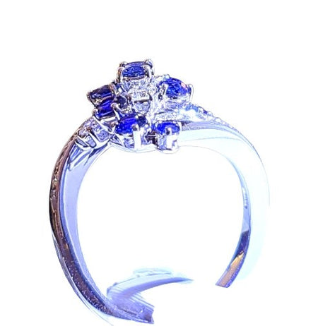Anello con diamanti e zaffiri blu di Salvini|bonini-gioielli