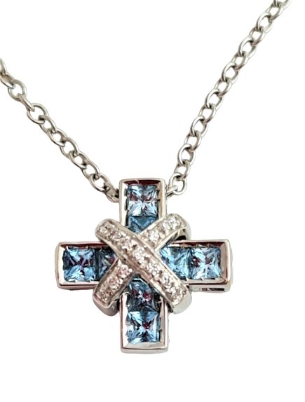 Collana CENTOVENTUNO con croce oro bianco, diamanti e topazi azzurri - bonini-gioielli