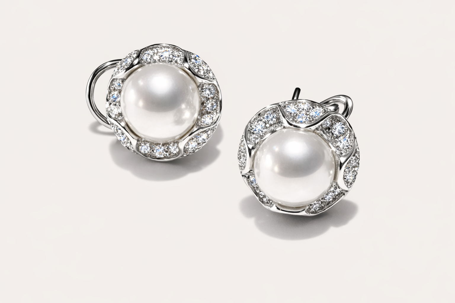 Orecchini Oro Bianco Perla e contorno Diamanti Salvini|bonini-gioielli