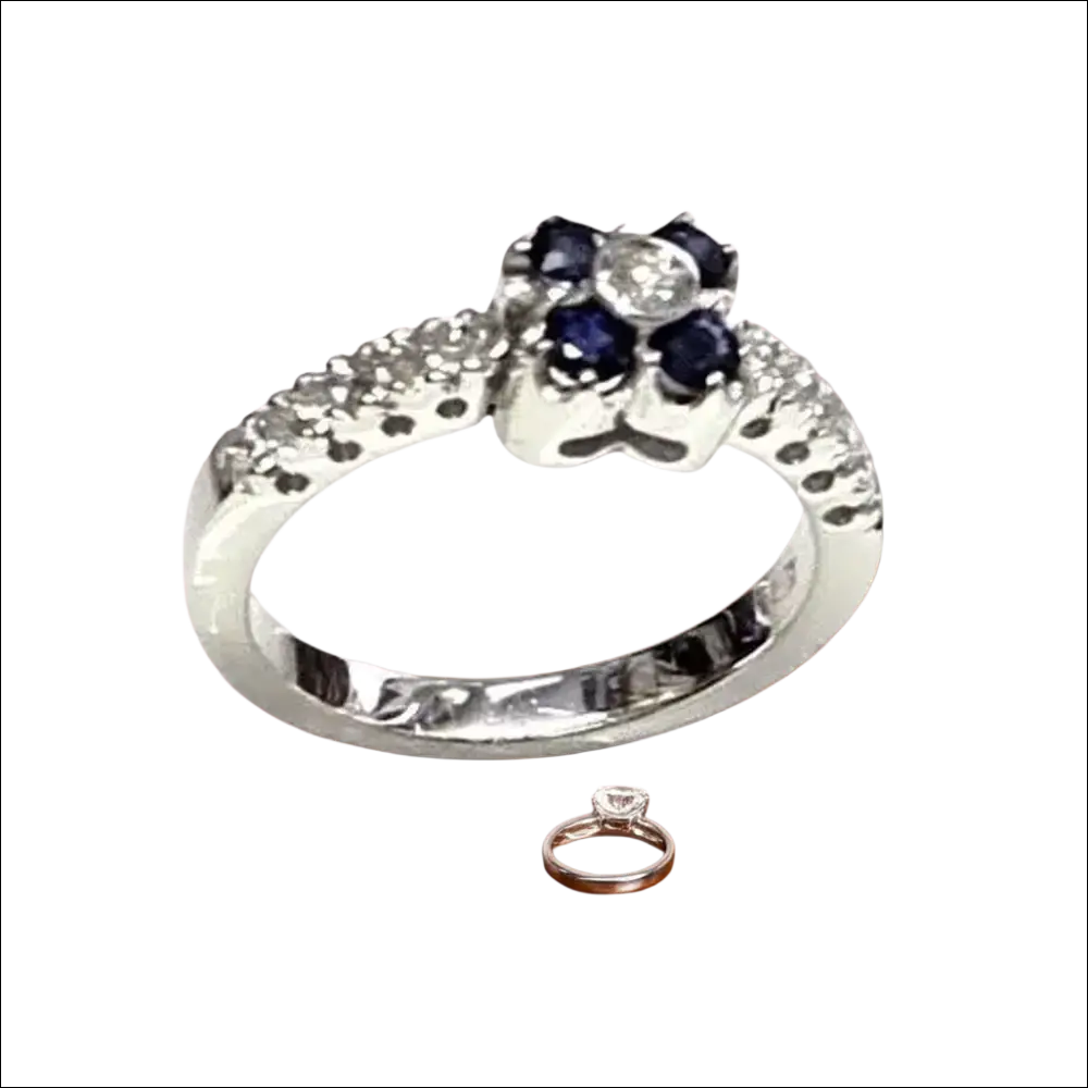Anello Oro Bianco Ceva Gioielli con leopardo argento, zaffiri blu scuro e diamante centrale