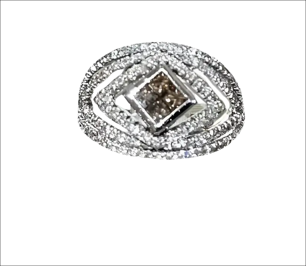 Anello Oro CENTOVENTUNO con diamante marrone quadrato e pavé di diamanti bianchi