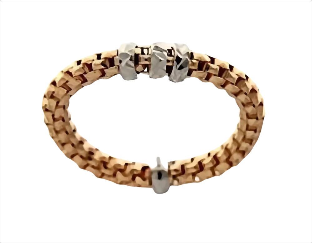 Bracciale rosa oro con tre perle argentate e una piccola perlina su Anello Rockstar Estensibile