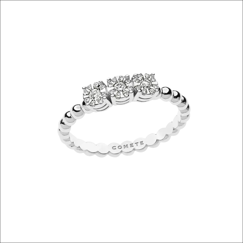 Anello Trilogy Diamanti Oro Bianco COMETE GIOIELLI con anello in oro bianco e diamanti a cluster