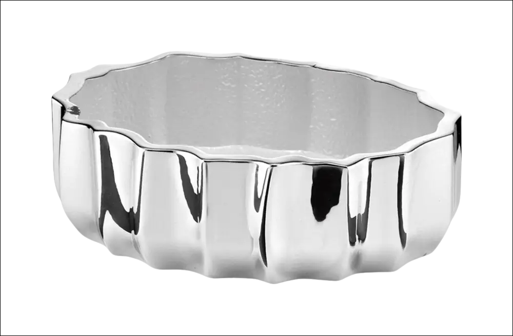 Servire dish in argento con esterno ondulato e lucido, ideale per Tavola SEQUENZE