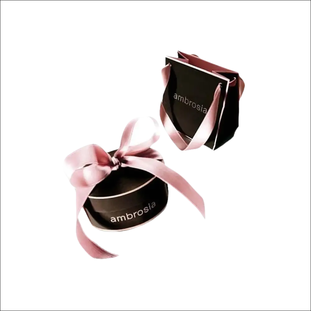 Contenitore cosmetico nero e shopping bag con fiocco rosa per Ciondolo lettera L oro bianco e zirconi AMBROSIA